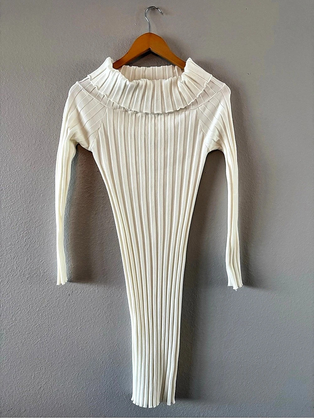 FORE Pleated Long Sleeve dress  in White Like New
